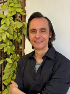 UN ABRAZO LO PUEDE TODO, de José Antonio López Rastoll 1 - Pábilo Editorial